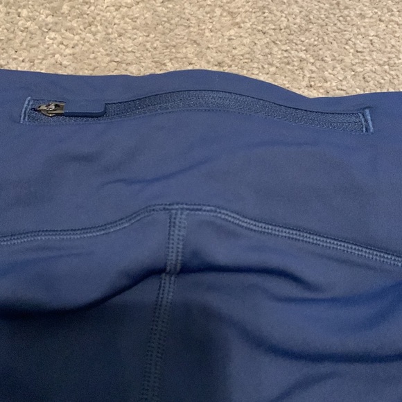 Like new Lululemon Speed Up legging size 6 - Picture 5 of 9